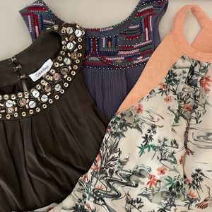 3 Stylish Tops $29! Calvin Klein, Buttons, H&M. Grab the Style Deal Now! XS Sm 2